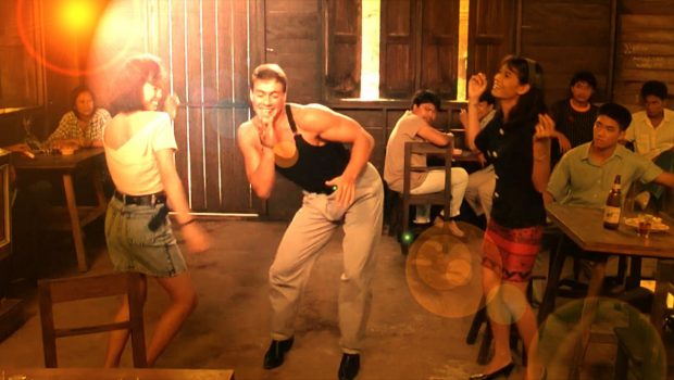 Mobilité des hanches en situation « dancefloor » avec Jean-Claude Van Damme
