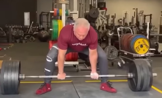 Sumo deadlift à 236 kg pour à Rudy Kadlub, 72 ans !