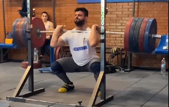 2 X 240 kg puis 2 X 250 kg en front squat pour Nino Pizzolato !