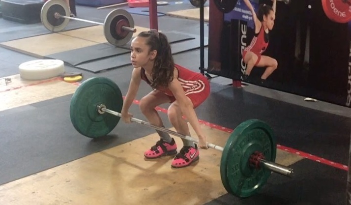 10 ans, 28 kilos de poids de corps et… 35 kg en snatch !