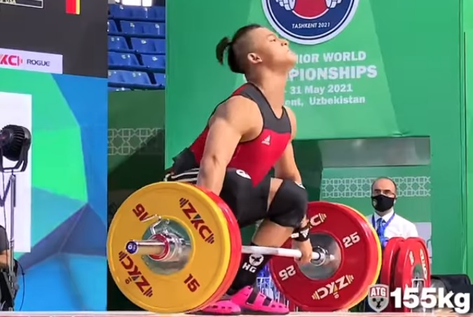 À 17 ans, Rizki Juninsyah bat les records du monde junior en snatch et clean and jerk !