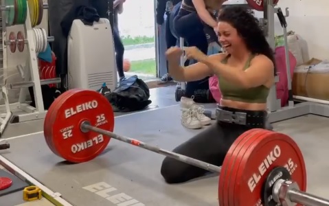 230 kg en deadlift et nouveau PR pour Prescillia Bavoil !