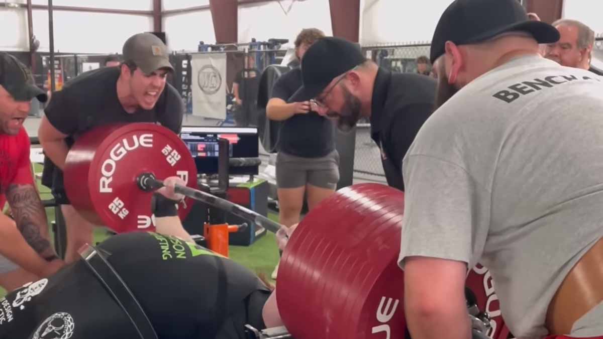 Jimmy Kolb bat le record du monde de développé couché avec 635,4 kg ! WodNews