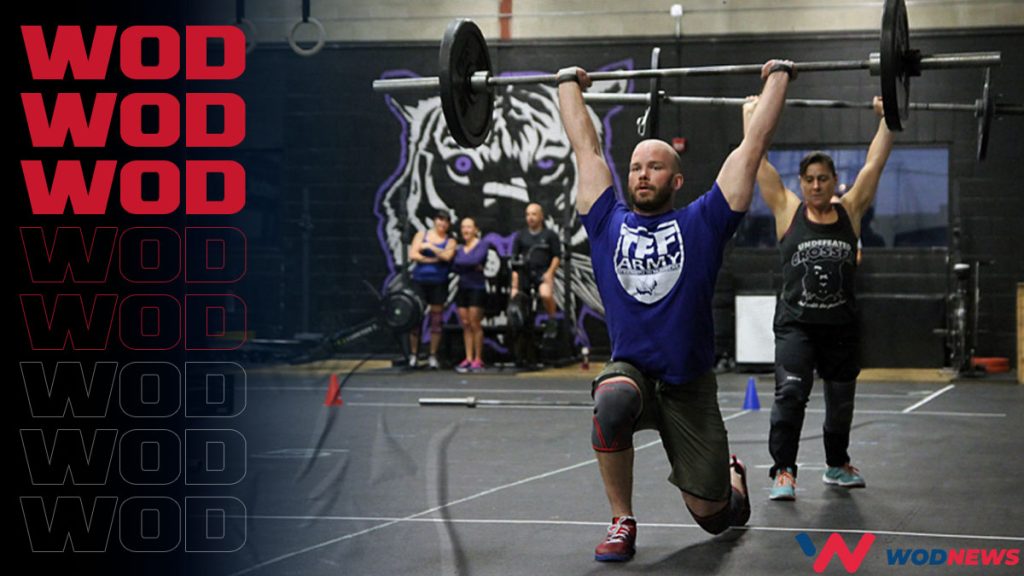 un wod de crossfit avec des lunges overhead à la barre